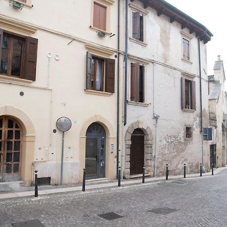 Ai Piedi Del Castello / 4Pl / Apt. Full Verona Exterior photo