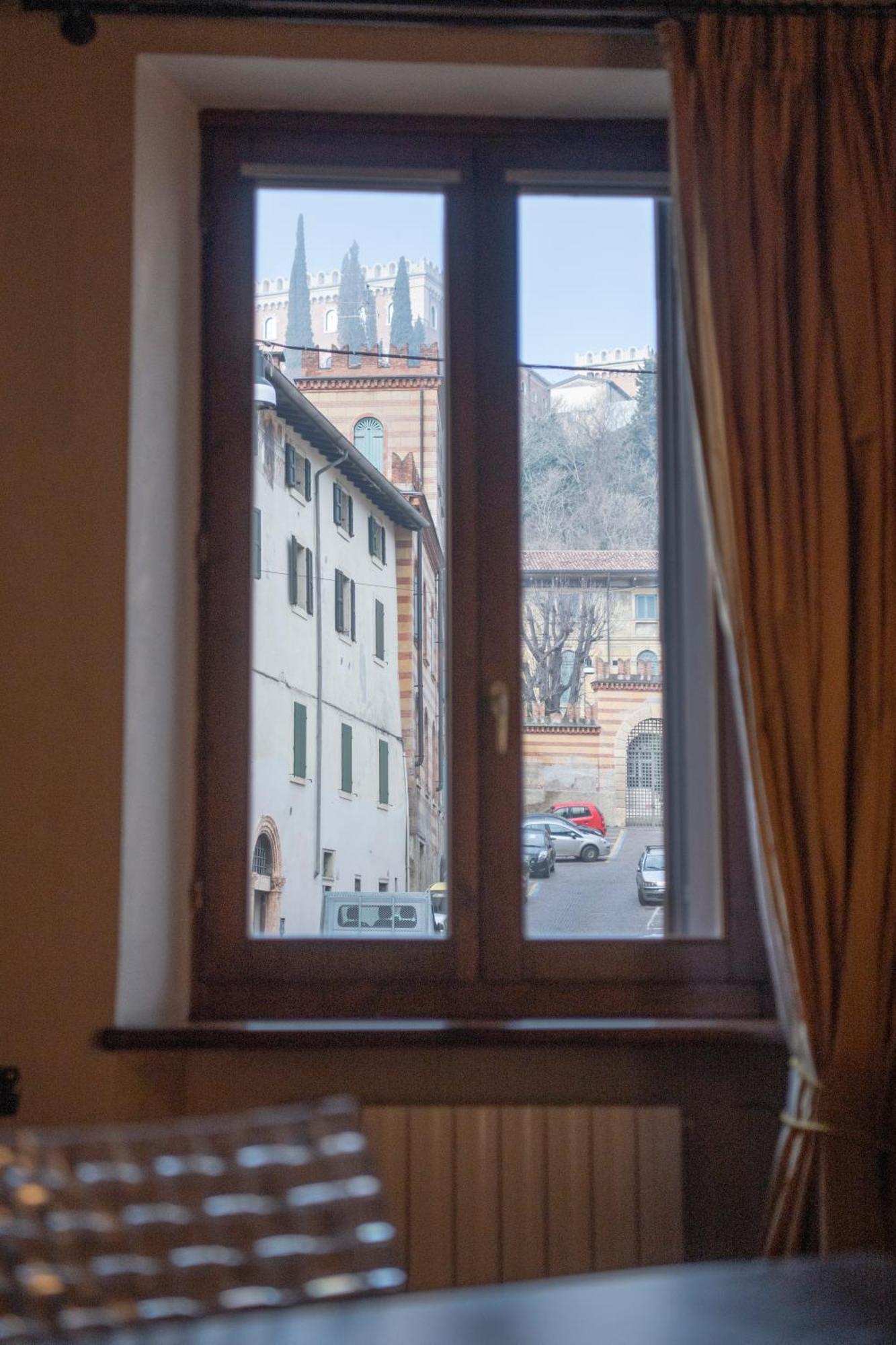 Ai Piedi Del Castello / 4Pl / Apt. Full Verona Exterior photo